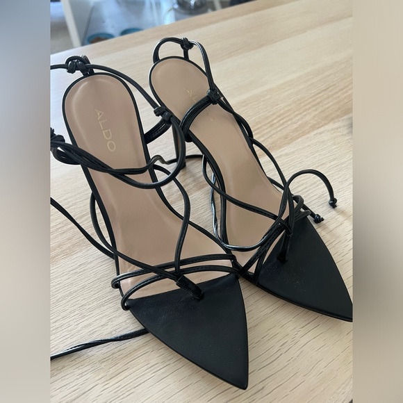 BLACK HIGH HEELS - Picture 1 of 5